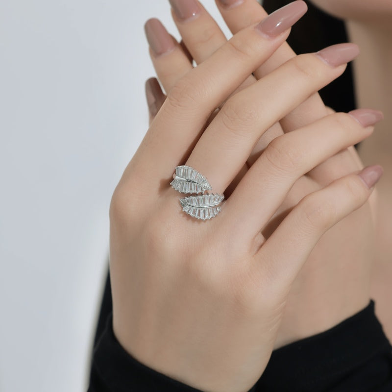 Adjustable Ivy Kiss Silver Ring