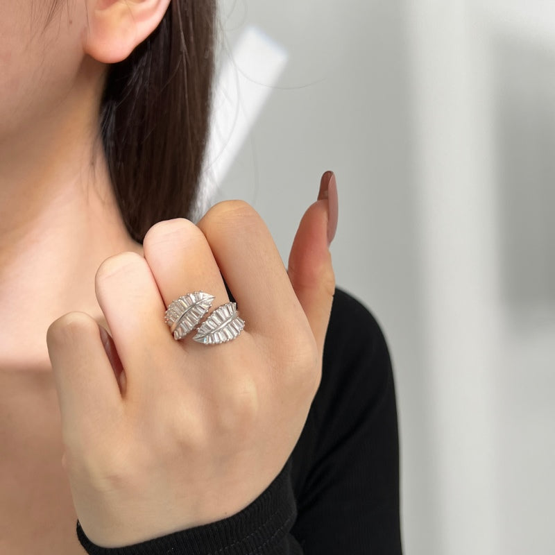 Adjustable Ivy Kiss Silver Ring